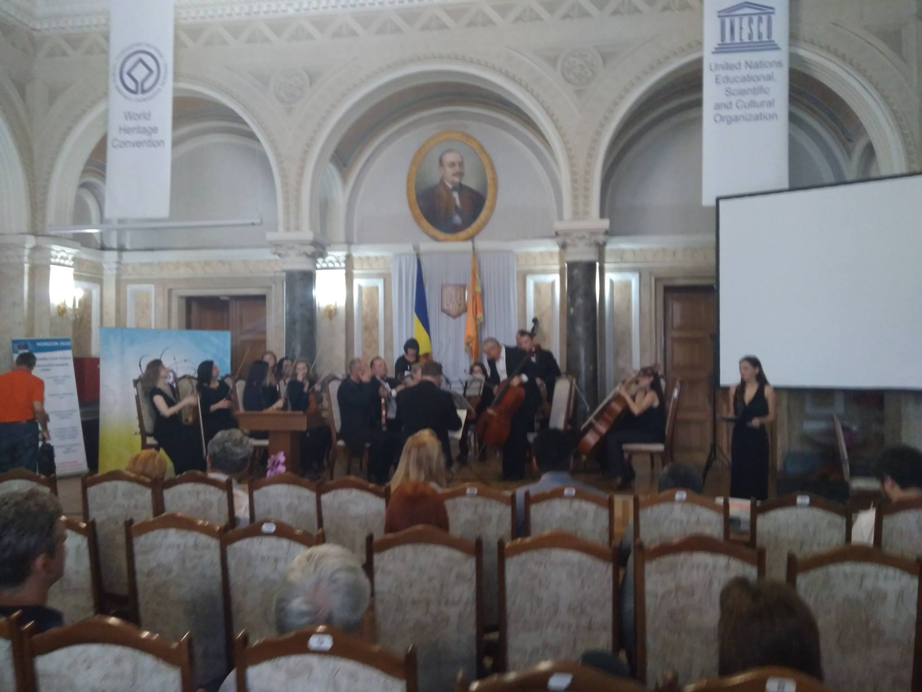 Виступ симфонічного оркестру